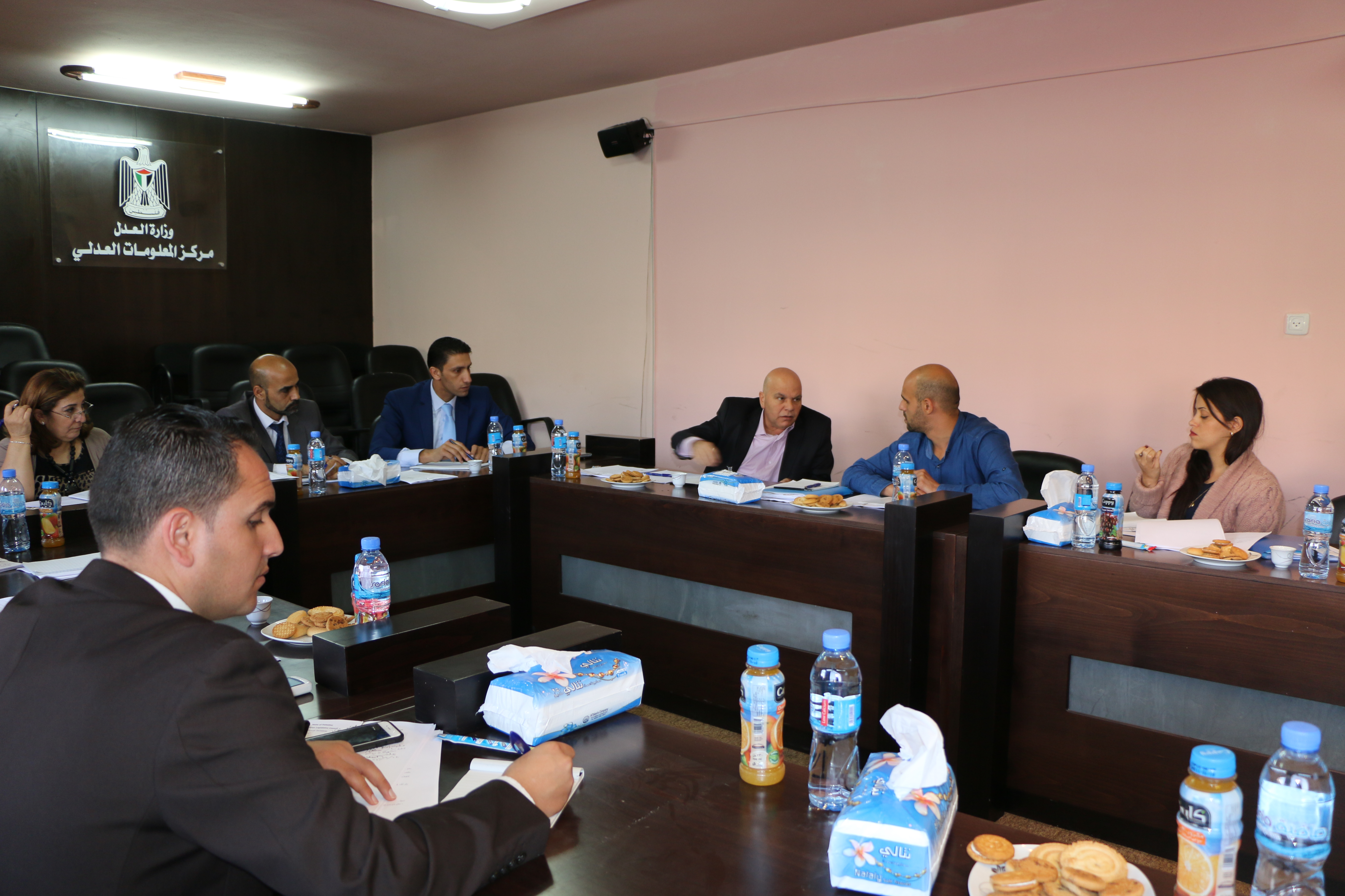 وزارة العدل تعقد مشاورات موسعة للشروع بتعديل قرار بقانون الجرائم الإلكترونية
